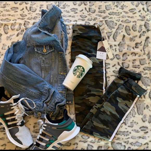 Women’s Rue21 L/XL Camo Fleece Back Leggings NWT - Picture 2 of 8